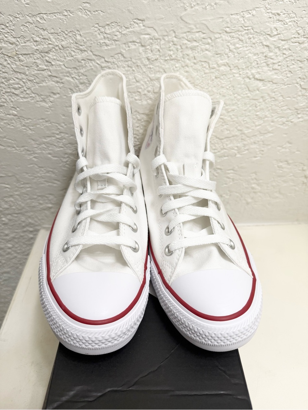 Converse White High Top Sneakers with Red & Blue Accents Mens 8.5 Women’s 10.5